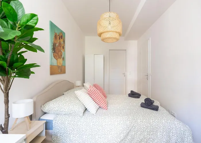 Διαμέρισμα Modern With Balcony *